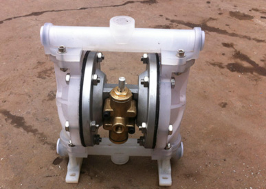 工程塑料隔膜泵图片