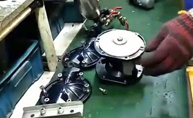 气动隔膜泵膜片拆卸图3