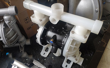 塑料气动隔膜泵图片