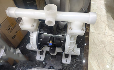 塑料气动隔膜泵图片